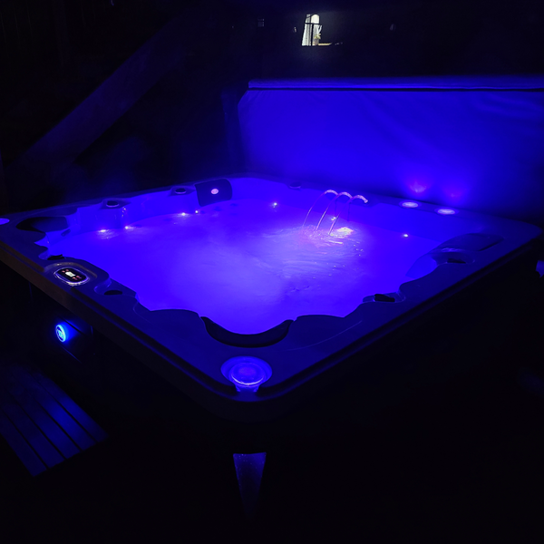 Erie SE GL 6-Person 46-Jet Hot Tub