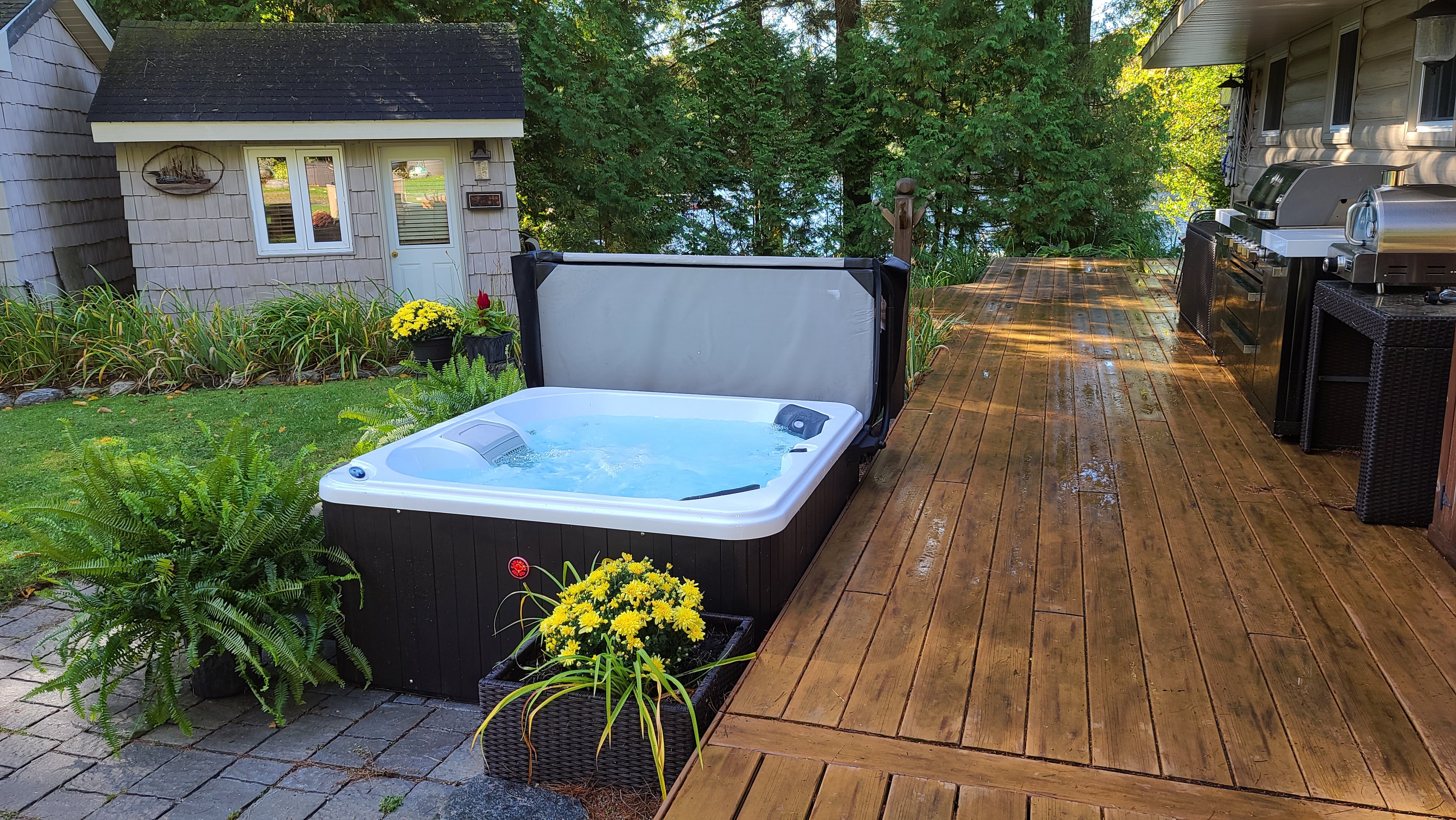 Canadian Spa Co Muskoka 5-Person 14-Jet Portable Hot Tub KH-10096 — Modern  Homes Supply